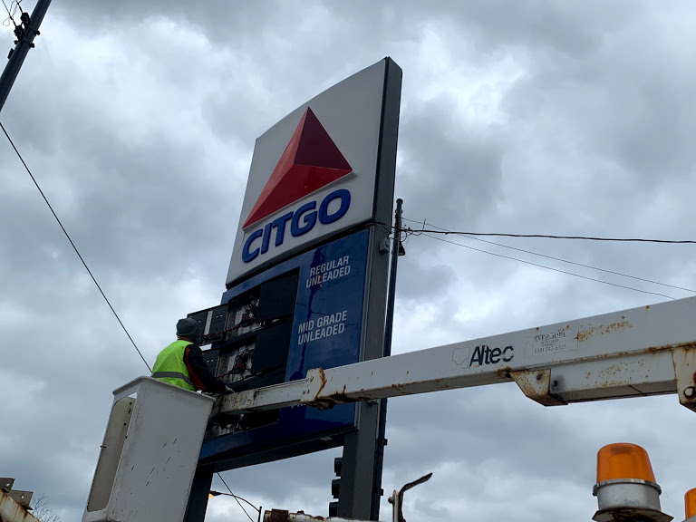 Citgo-sign-being-repaired by MaliK Lighting & Signs employee
